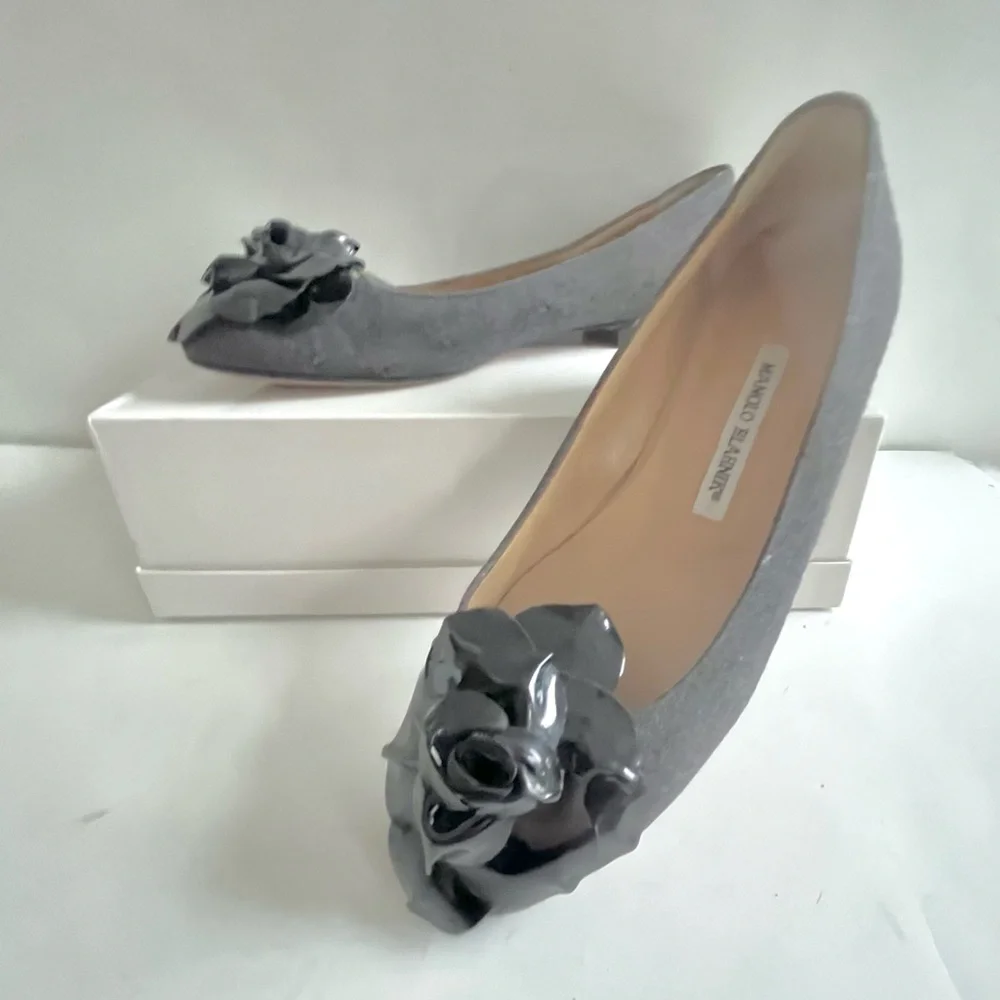 Manolo Blahnik gray flannel flats with black patent flower 38